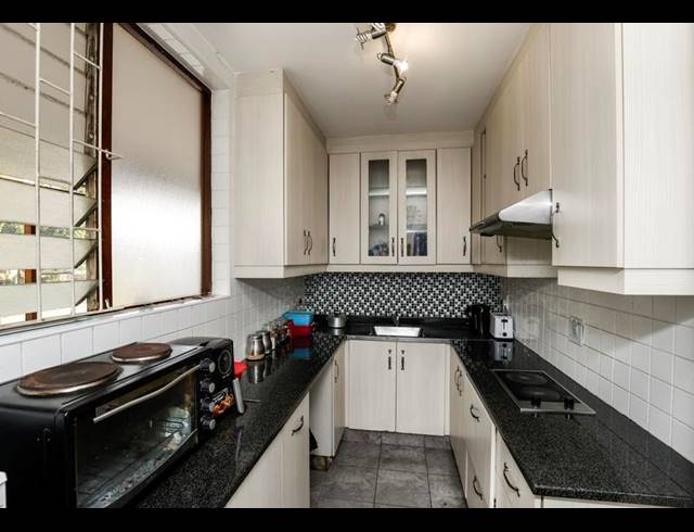 2 BEDROOM APARTMENT FOR SALE IN GLENWOOD